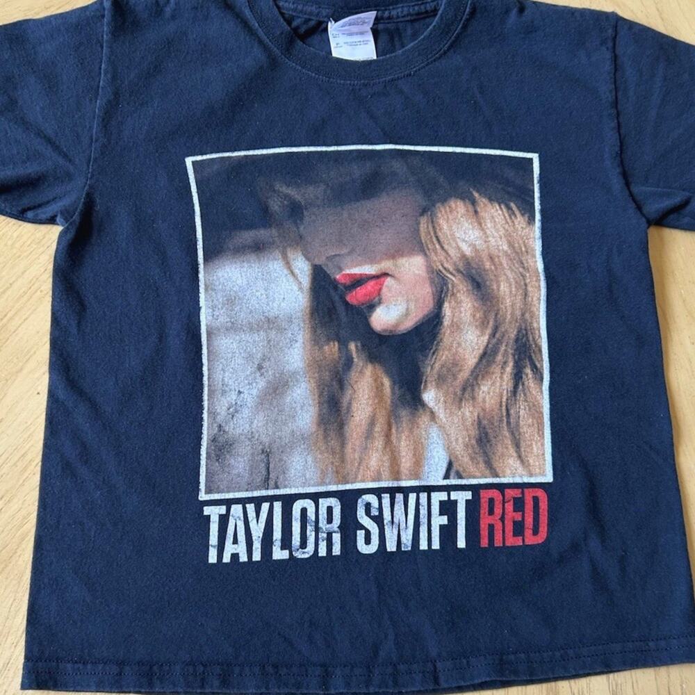 Taylor Swift Red Shirt Small Black Graphic Album Tour Tee Music Concert “RED”